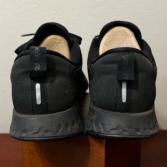 Size 8 1/2, Woman’s, Black, Nike, running, sneakers - Picture 3 of 9